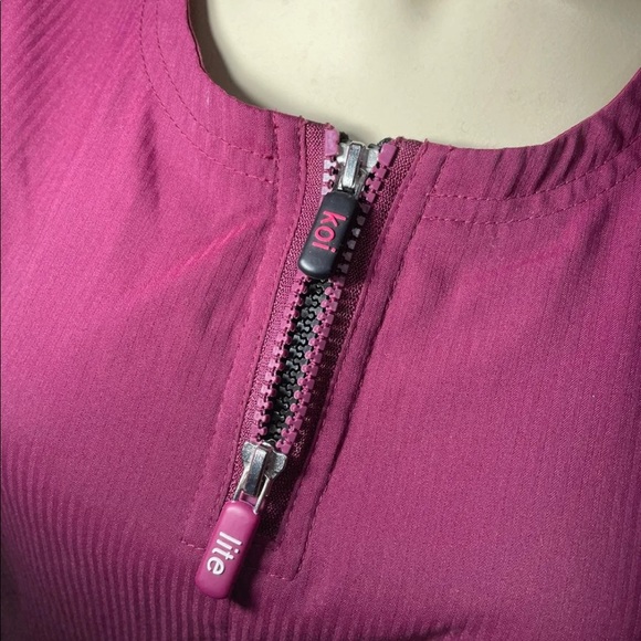 Set of 3 scrub tops* - Picture 8 of 12